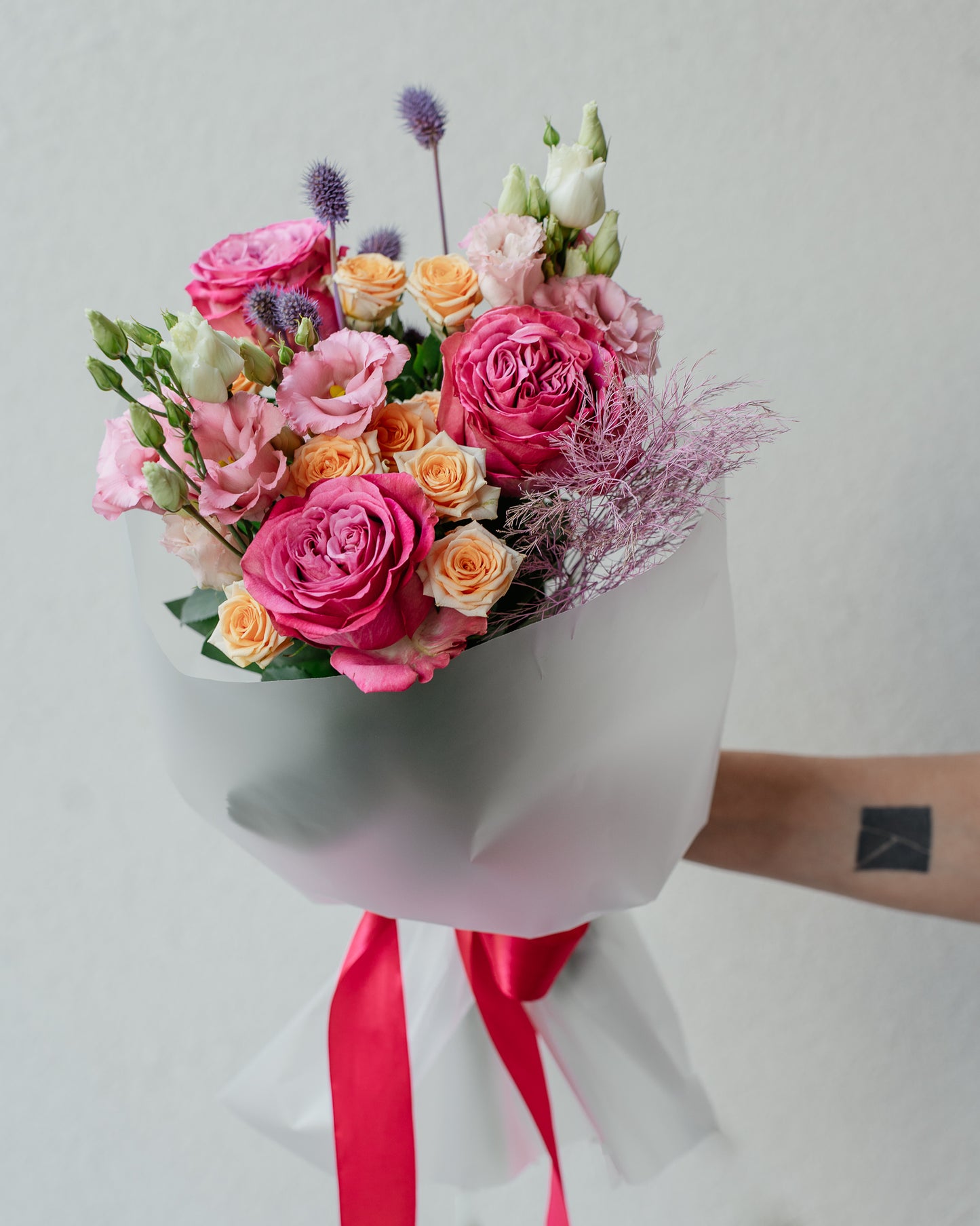 Buchet cu Trandafiri, Eustoma, Miniroze multicolor