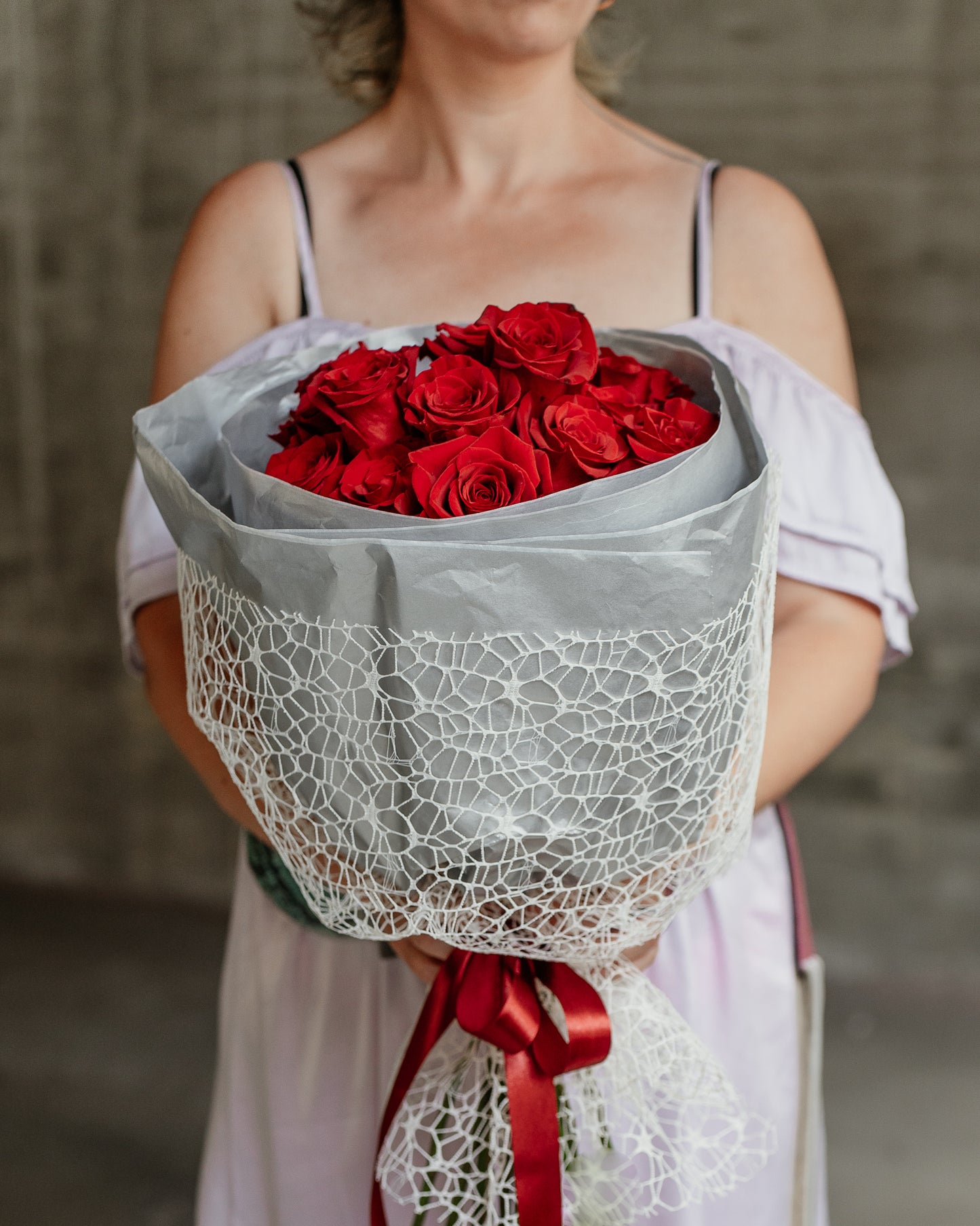 Buchet "Cină romantică" cu 19 Trandafiri roșii