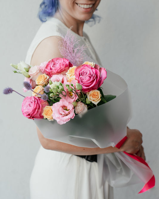 Buchet cu Trandafiri, Eustoma, Miniroze multicolor