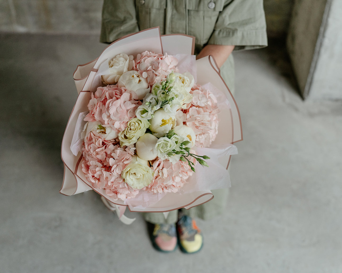 Buchet Hortensii, Trandafiri, Eustoma, roz-alb