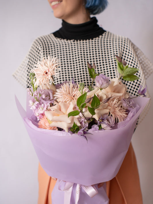 Buchet mov-roz cu Eustoma, Trandafiri și Germini