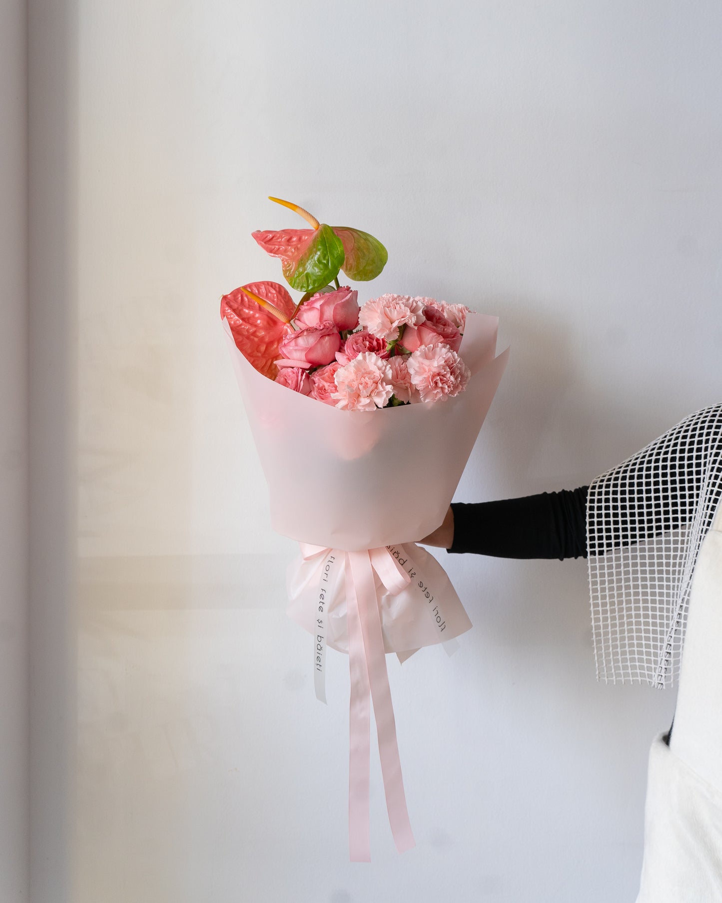 Buchet roz cu Anthurium și Trandafiri