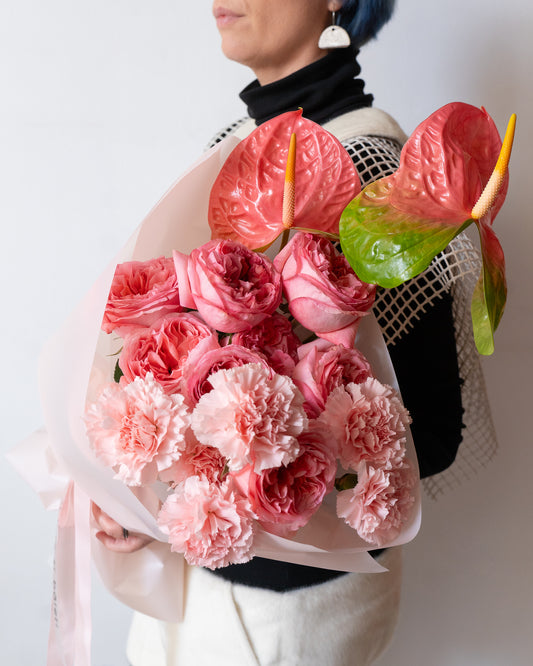 Buchet roz cu Anthurium și Trandafiri