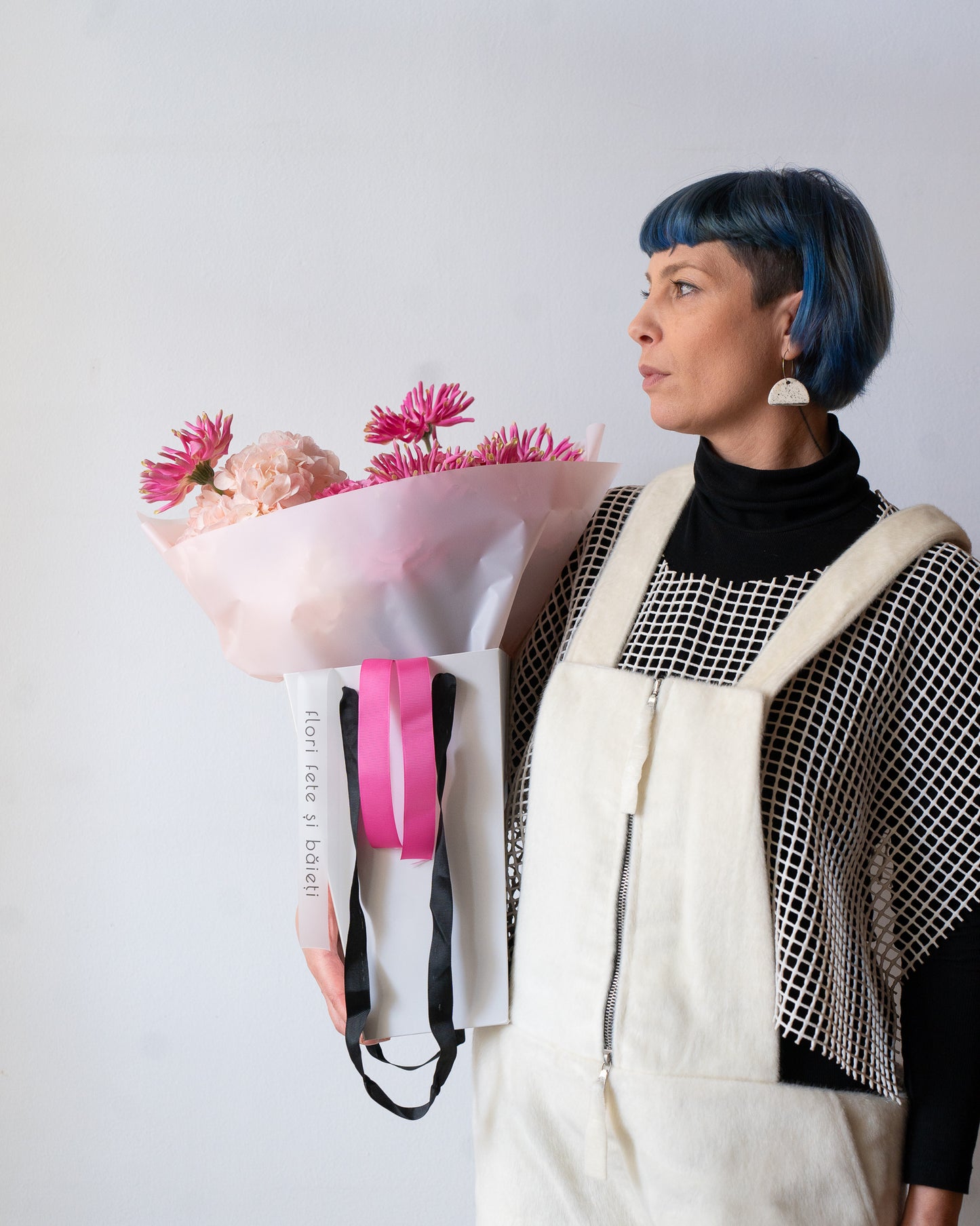 Buchet roz cu Germini, Hortensii și Trandafiri