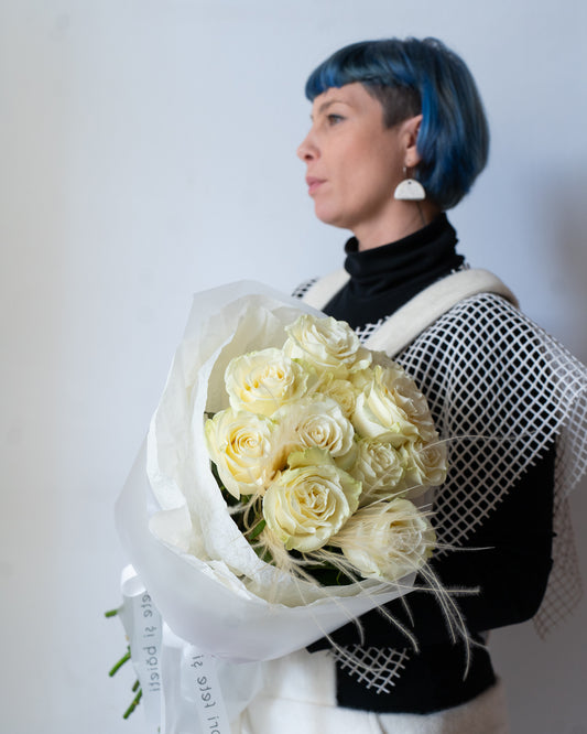 Buchet "La film" cu 13 Trandafiri albi