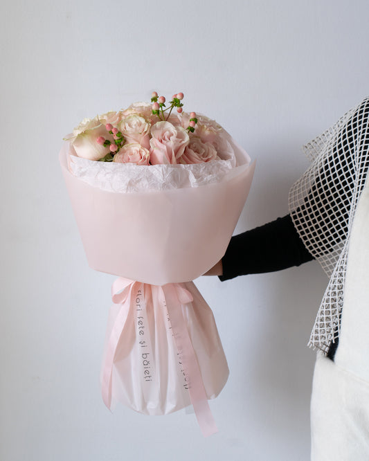 Buchet "La film" cu 13 Trandafiri roz