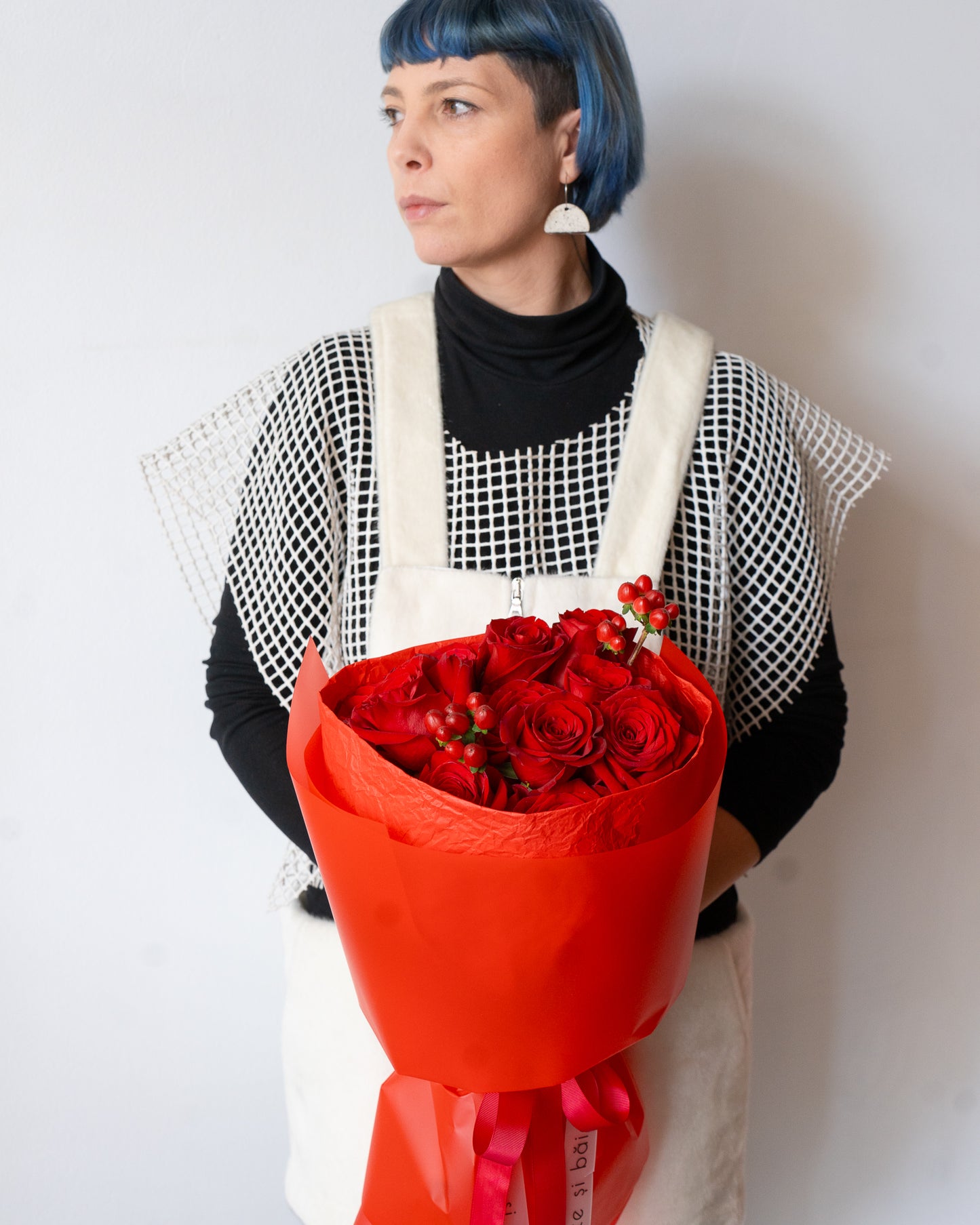 Buchet "La film" cu 13 Trandafiri roșii