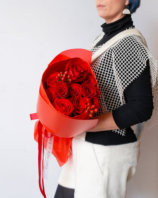 Buchet "La film" cu 13 Trandafiri roșii