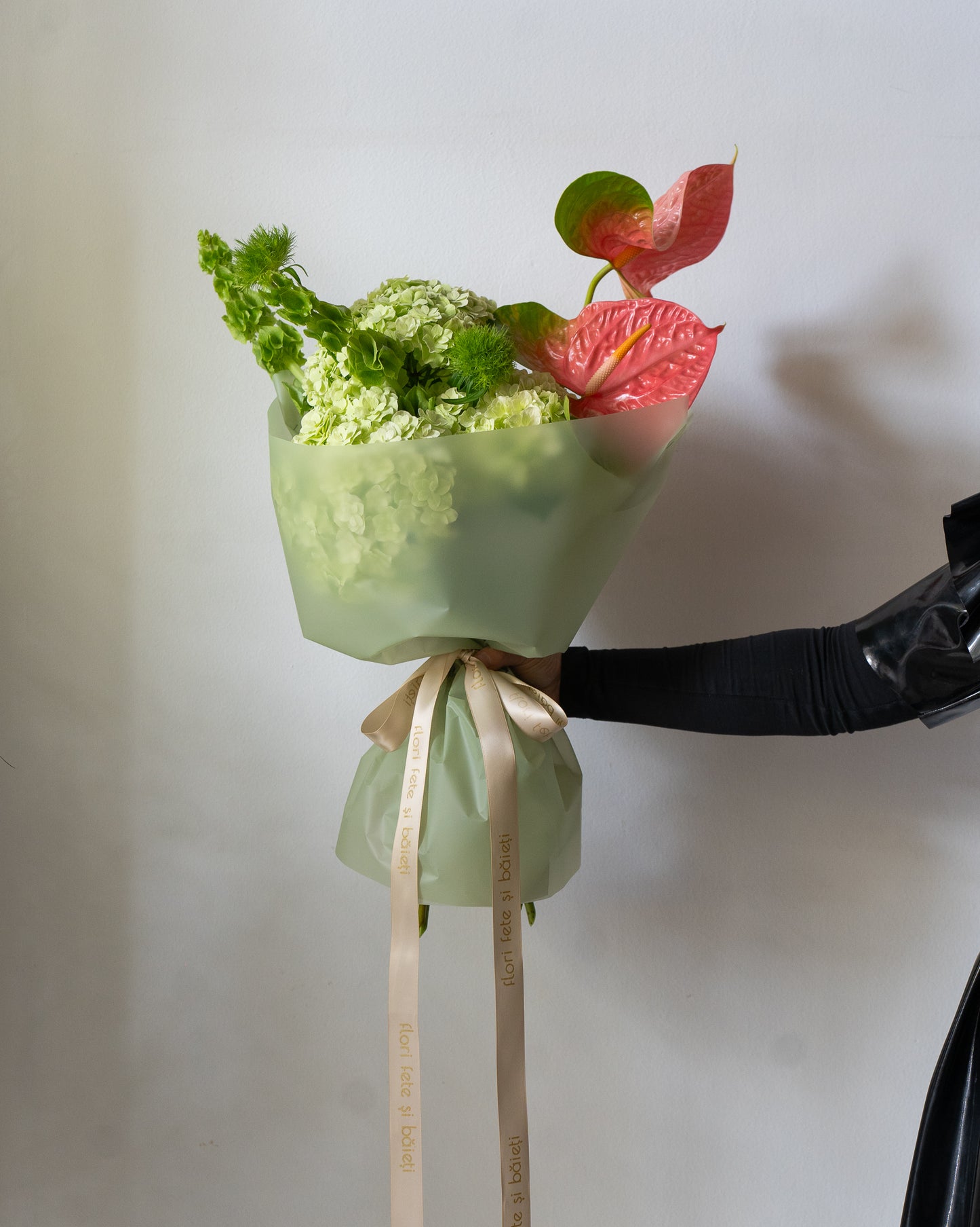 Buchet verde cu Hortensii și Anthurium