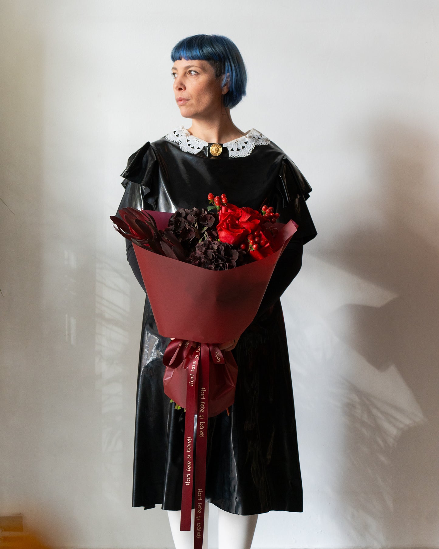 Buchet vișiniu cu Hortensii și Trandafiri