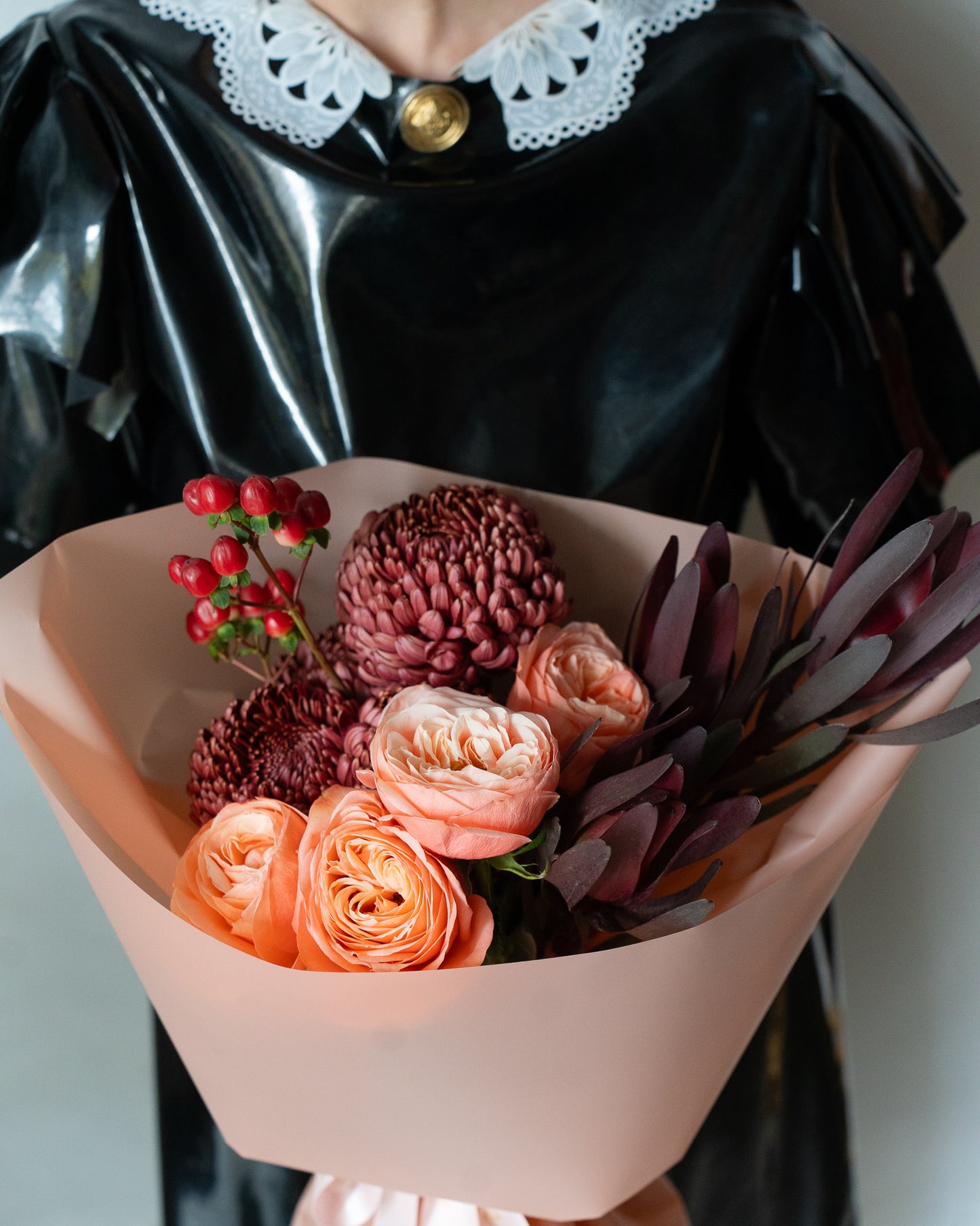 Buchet cu Trandafiri și Leucadendron