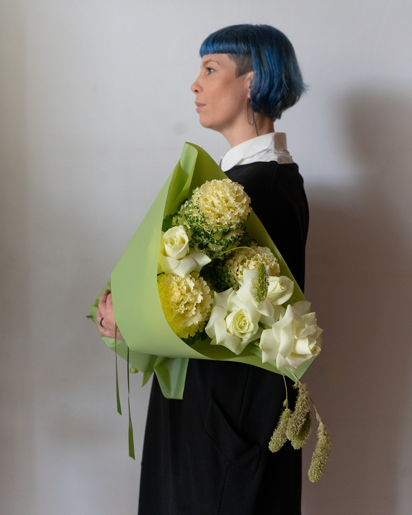 Buchet verde cu Brassica și Trandafiri