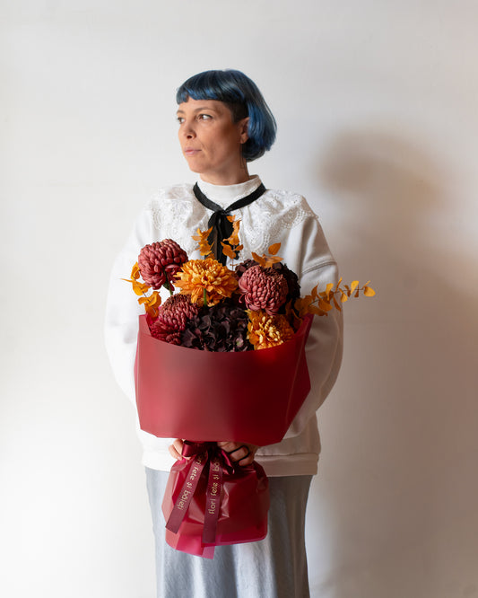 Buchet portocaliu cu Hortensii și Eucalipt