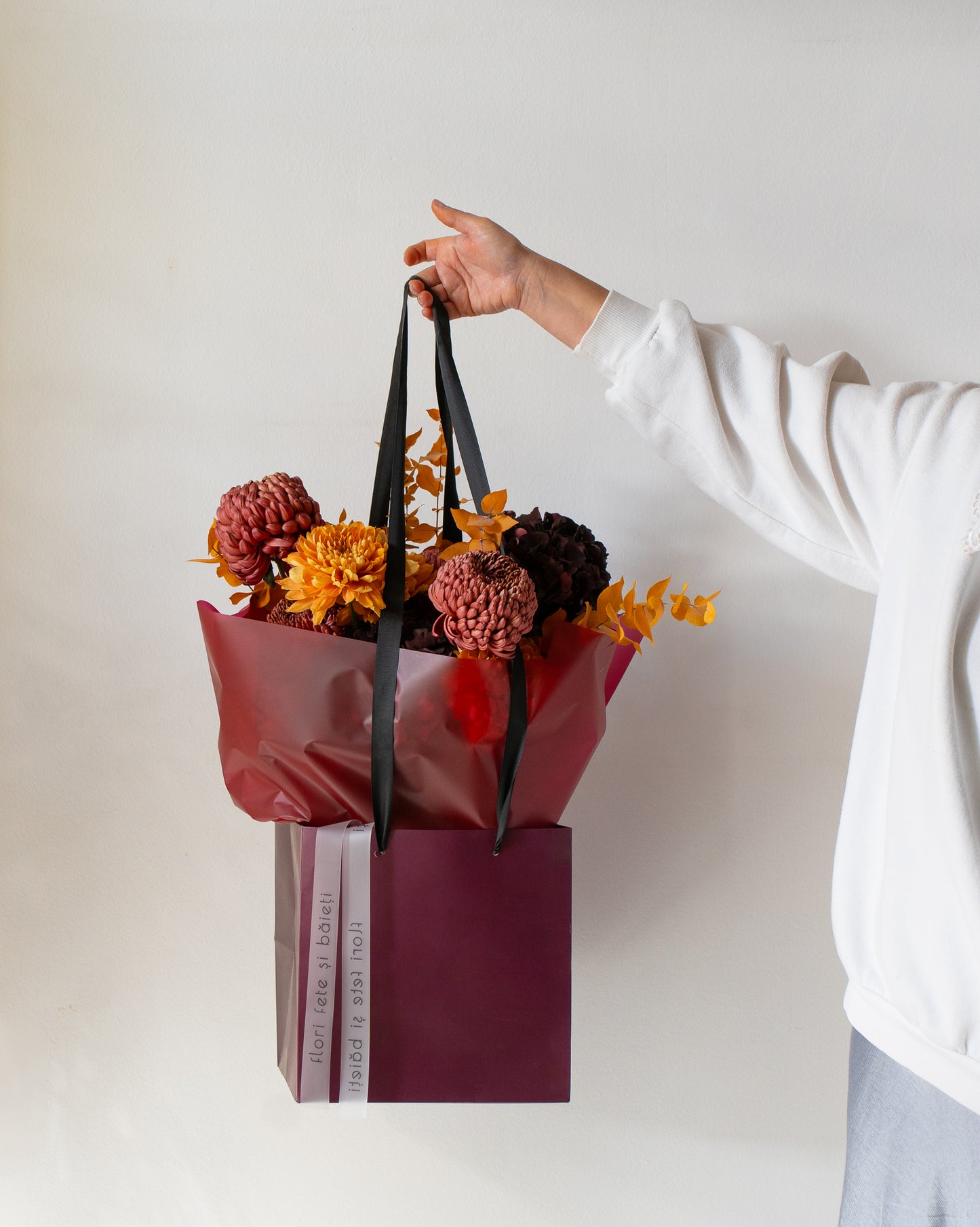 Buchet portocaliu cu Hortensii și Eucalipt