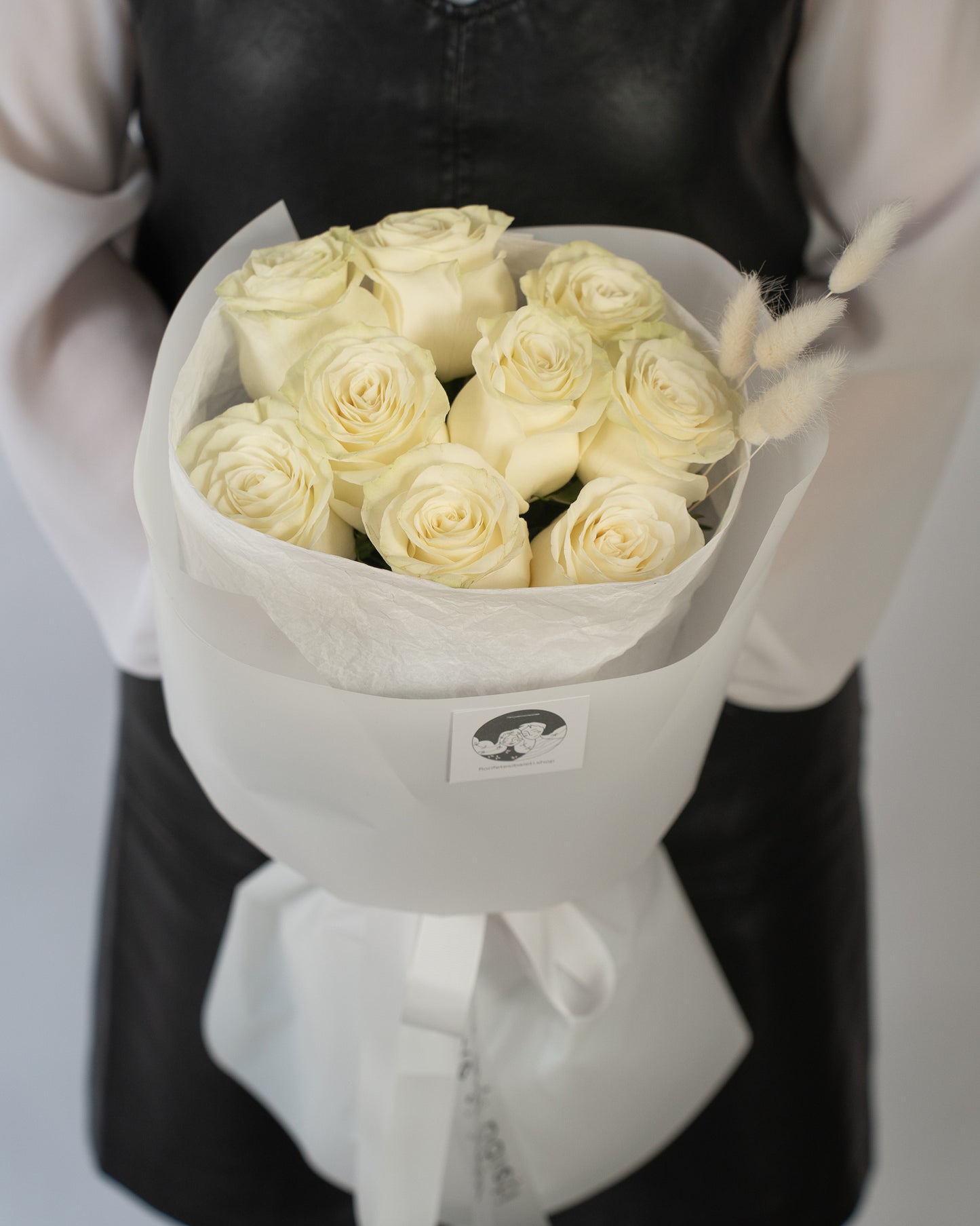 Buchet "La suc" cu 9 Trandafiri albi